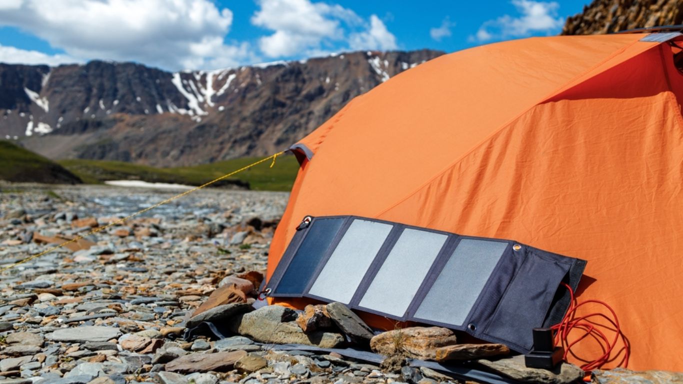 Advantages of Compact Solar Generators for Camping