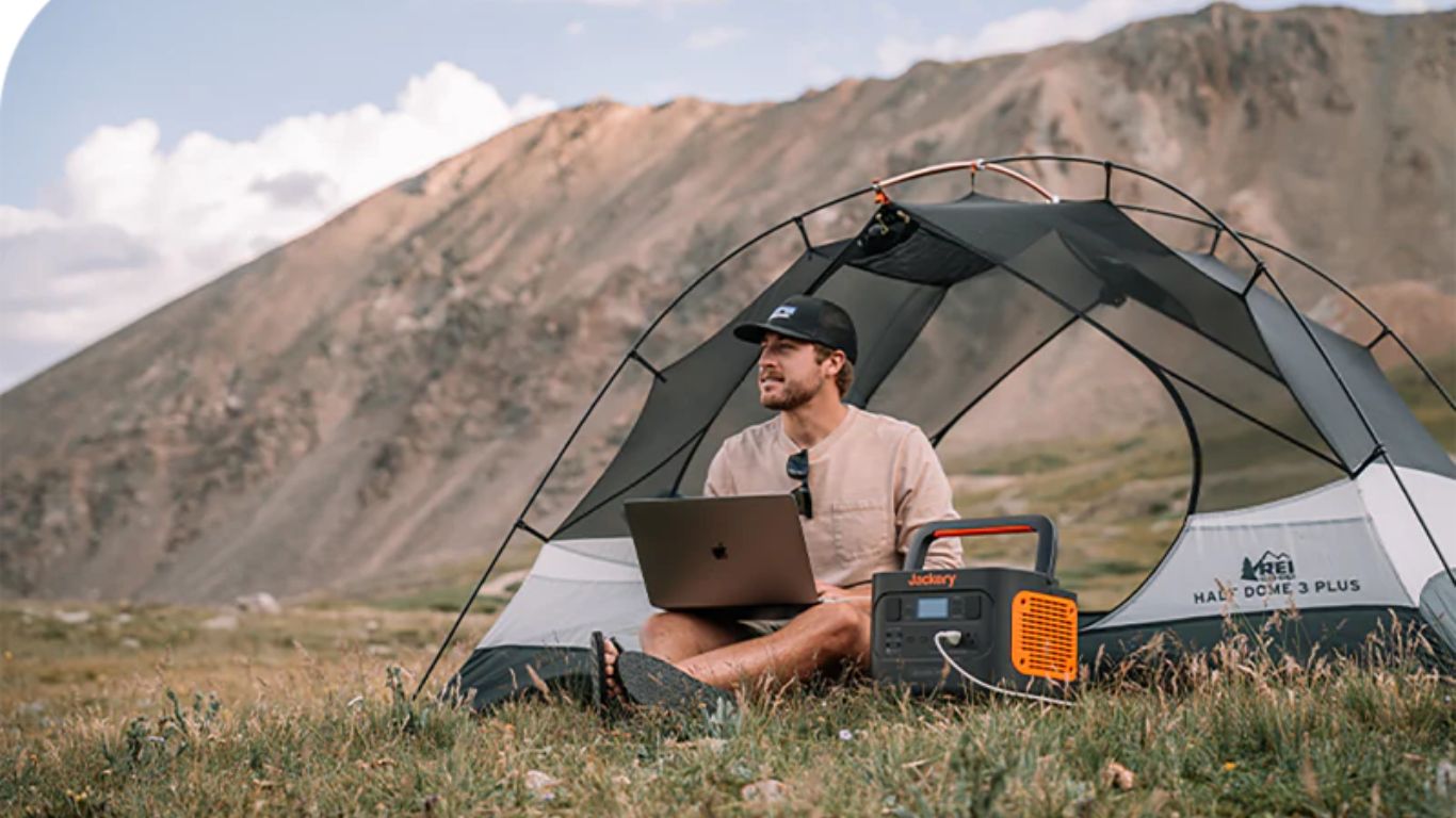 What is a Compact Solar Generator