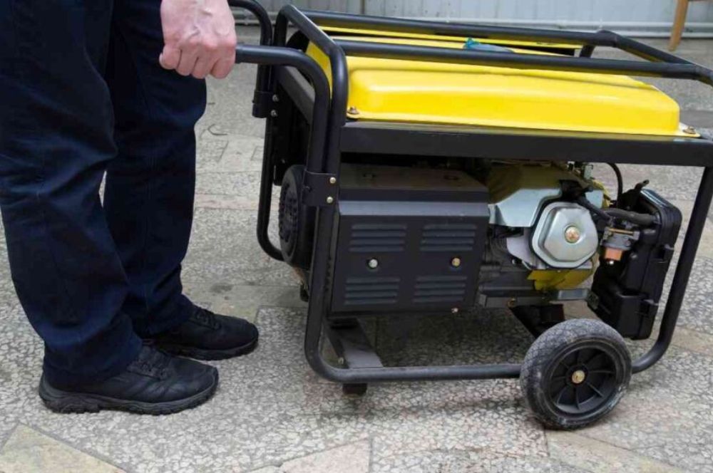 Common symptoms of low oil pressure in a generator